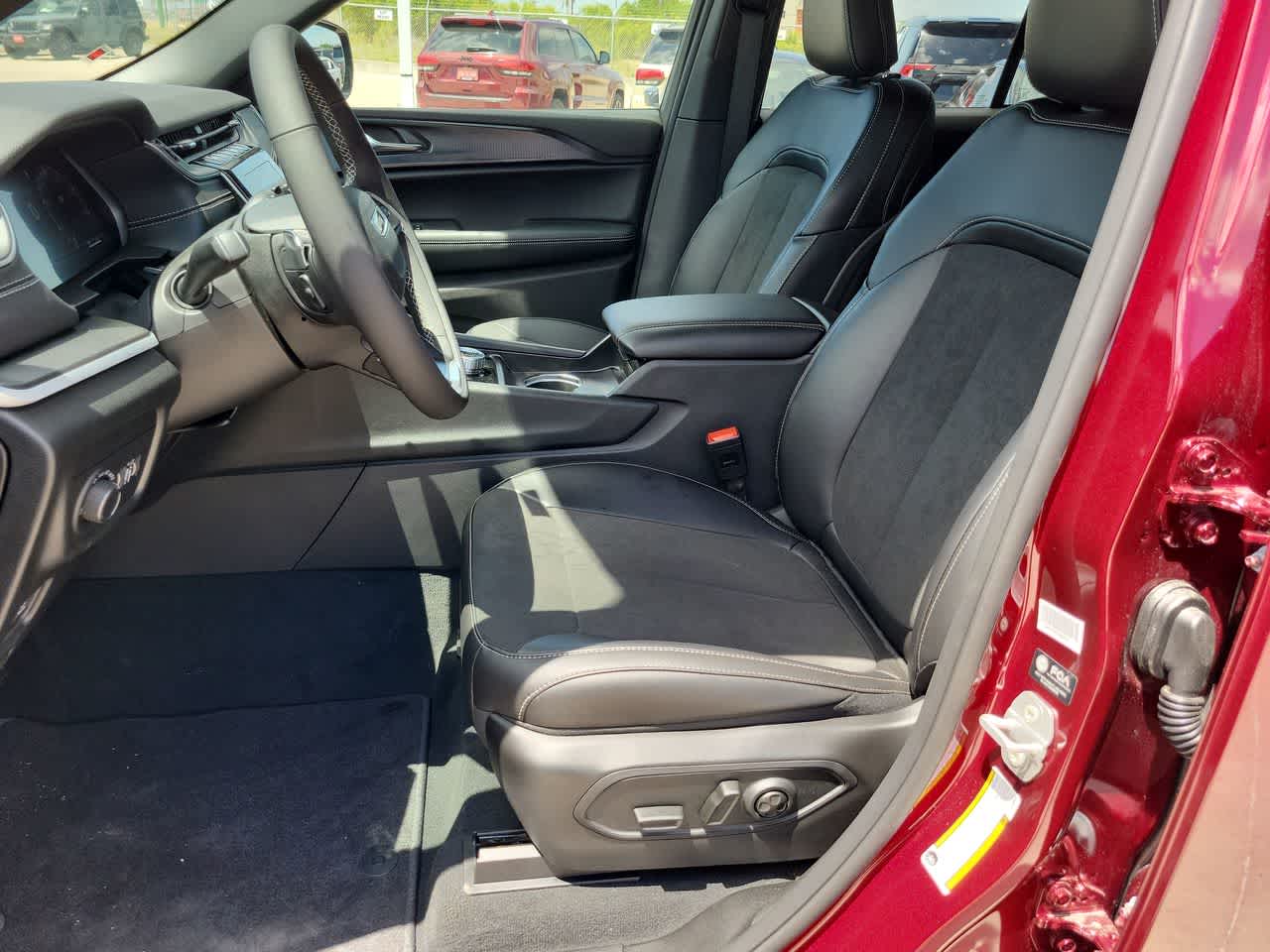 Thumbnail: 2025 Jeep Grand Cherokee - 19