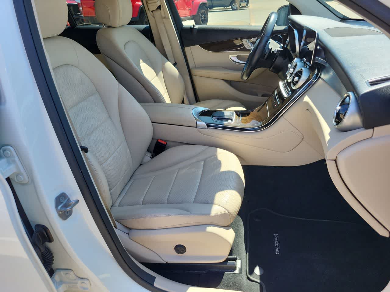 Thumbnail: 2021 Mercedes-Benz GLC - 22