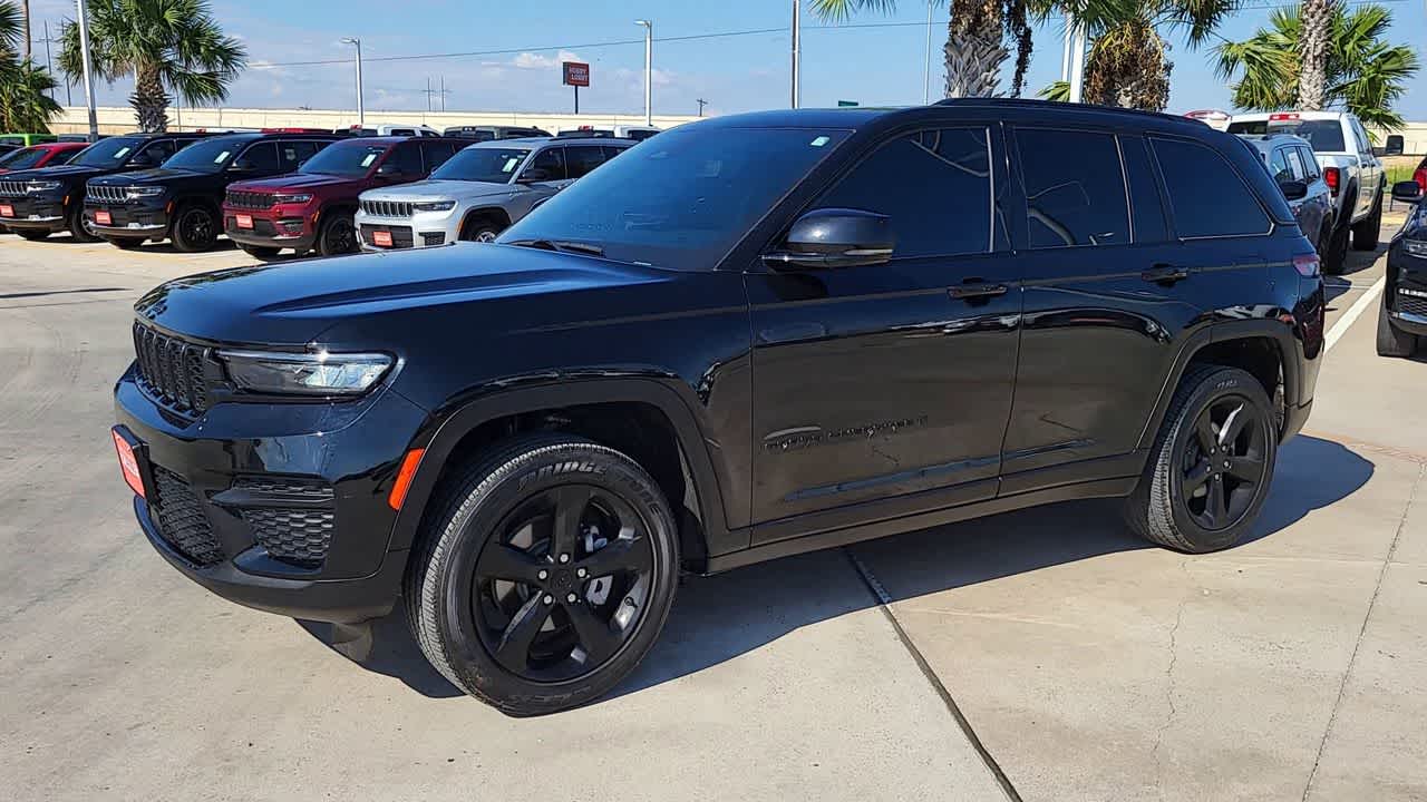 2024 Jeep Grand Cherokee Laredo photo 4