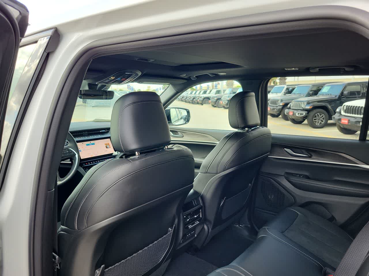 Thumbnail: 2026 Jeep Grand Cherokee - 20