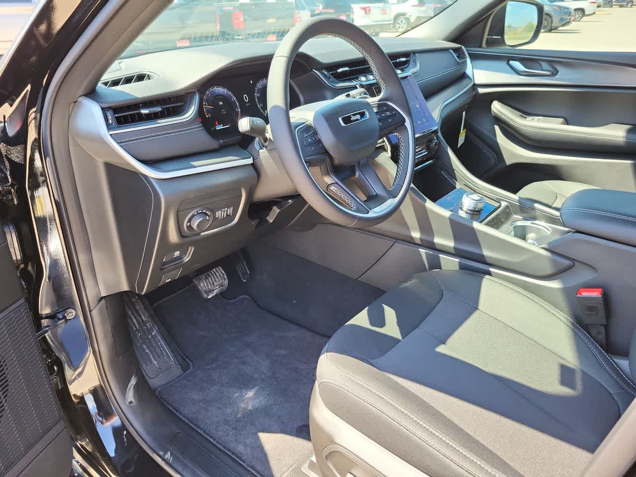 Thumbnail: 2025 Jeep Grand Cherokee - 10