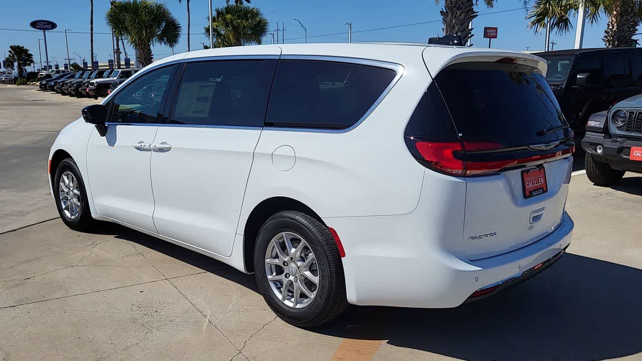 Thumbnail: 2026 Chrysler Pacifica - 6