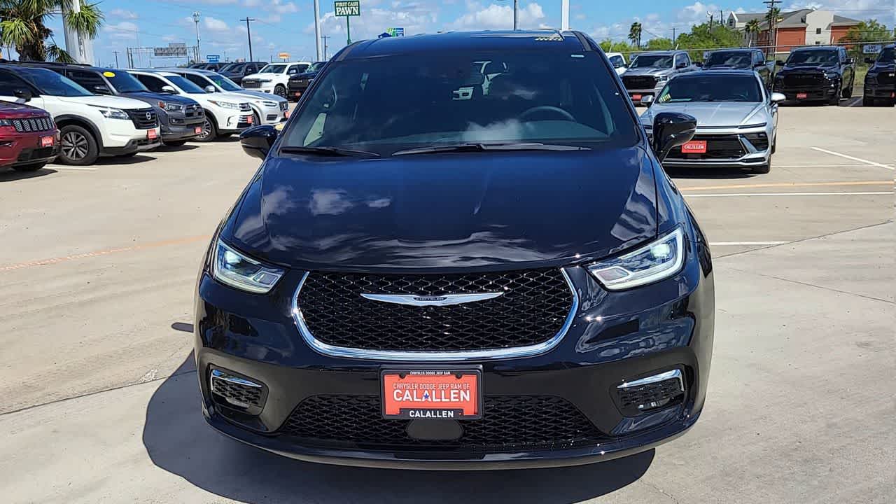 Thumbnail: 2026 Chrysler Pacifica - 3