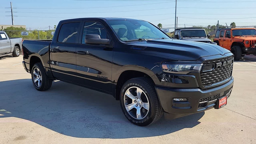 New 2025 Ram 1500 TRADESMAN CREW CAB 4X2 5'7 BOX Pickup