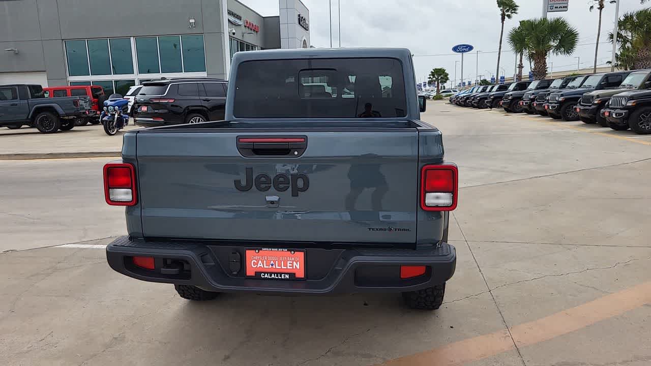 Thumbnail: 2026 Jeep Gladiator - 7