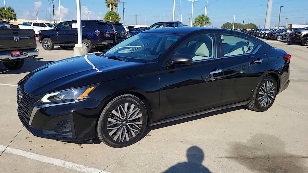 Used 2024 Nissan Altima 2.5 SV Sedan