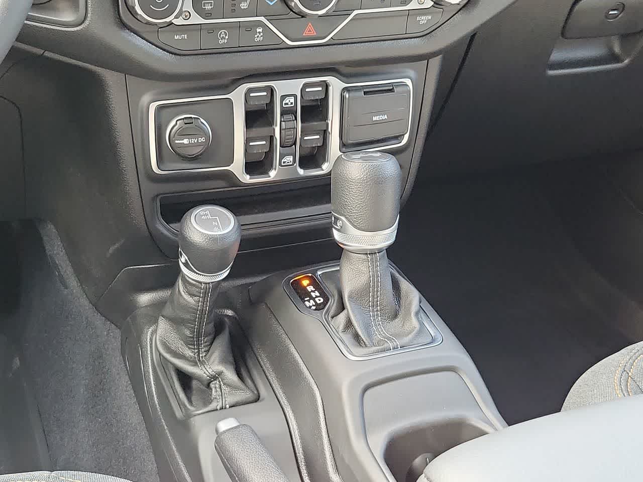 Thumbnail: 2025 Jeep Wrangler - 25