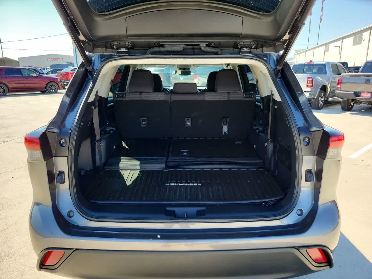 Thumbnail: 2023 Toyota Highlander - 28