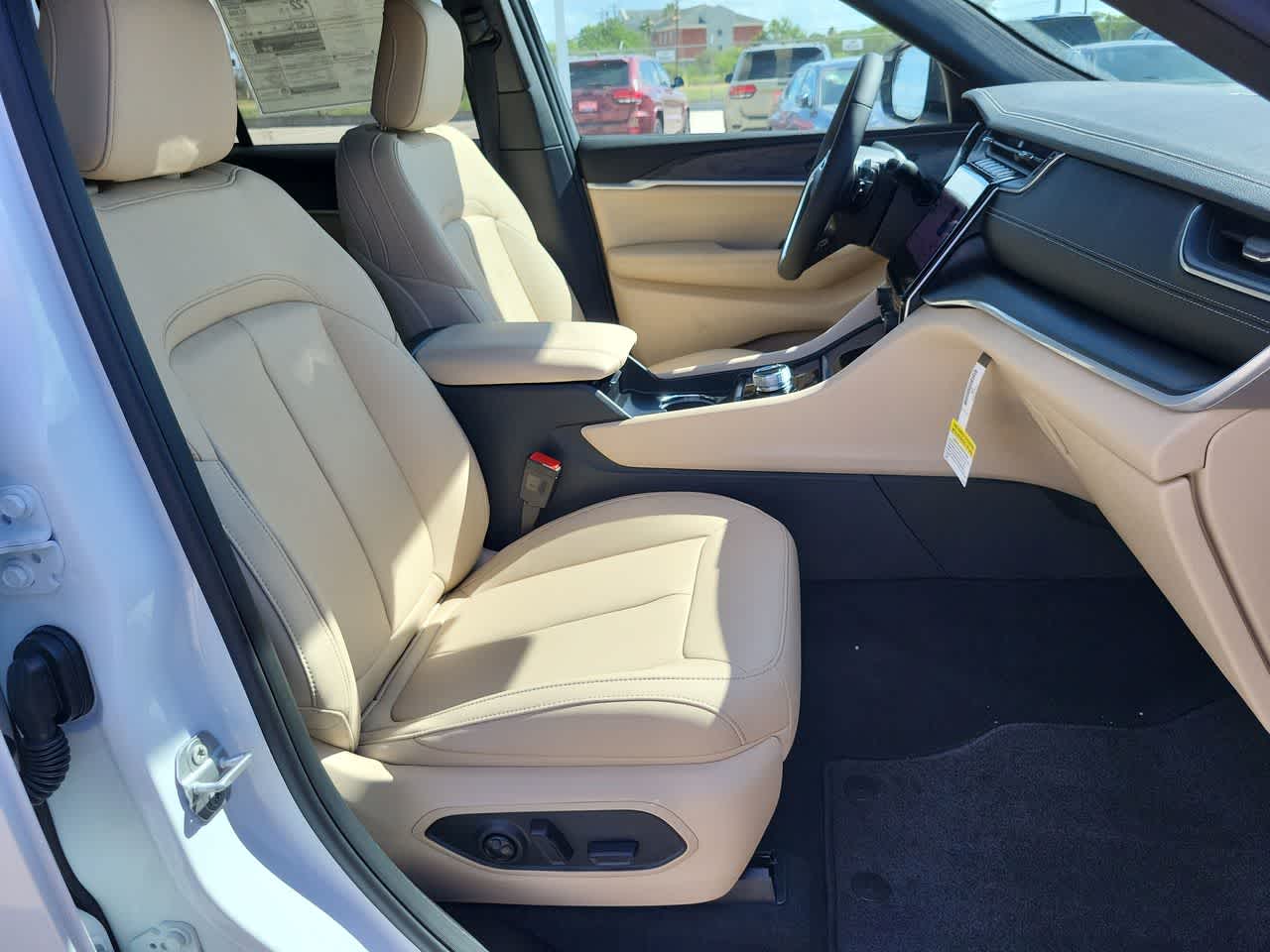 Thumbnail: 2025 Jeep Grand Cherokee - 22