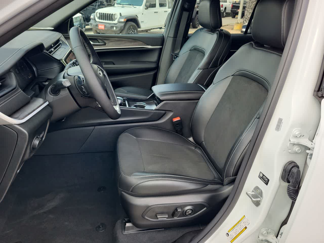 Thumbnail: 2026 Jeep Grand Cherokee - 19