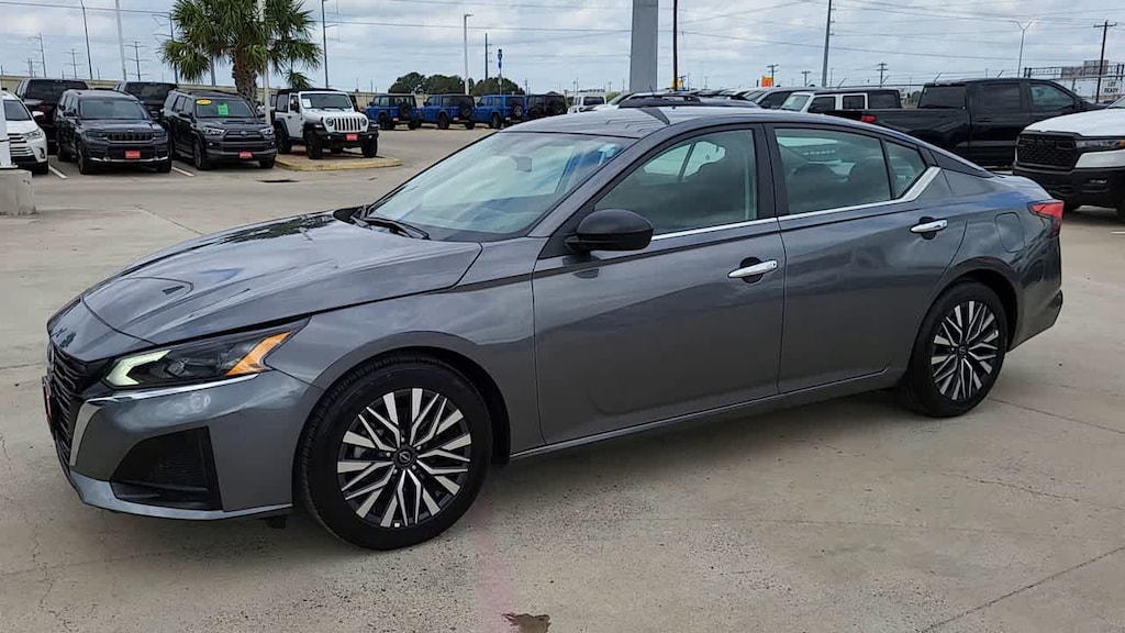 Used 2025 Nissan Altima SV Sedan