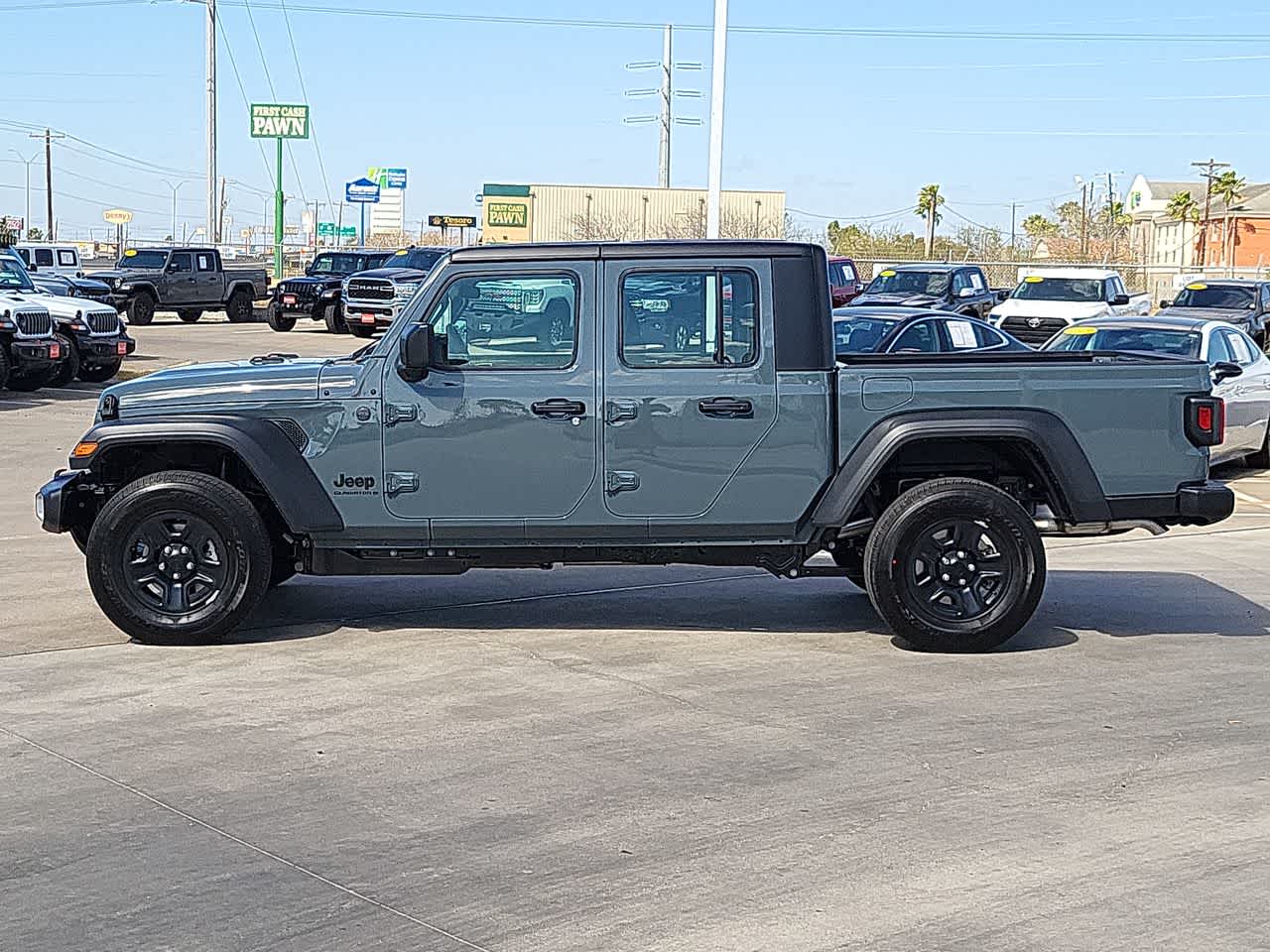 Thumbnail: 2026 Jeep Gladiator - 11