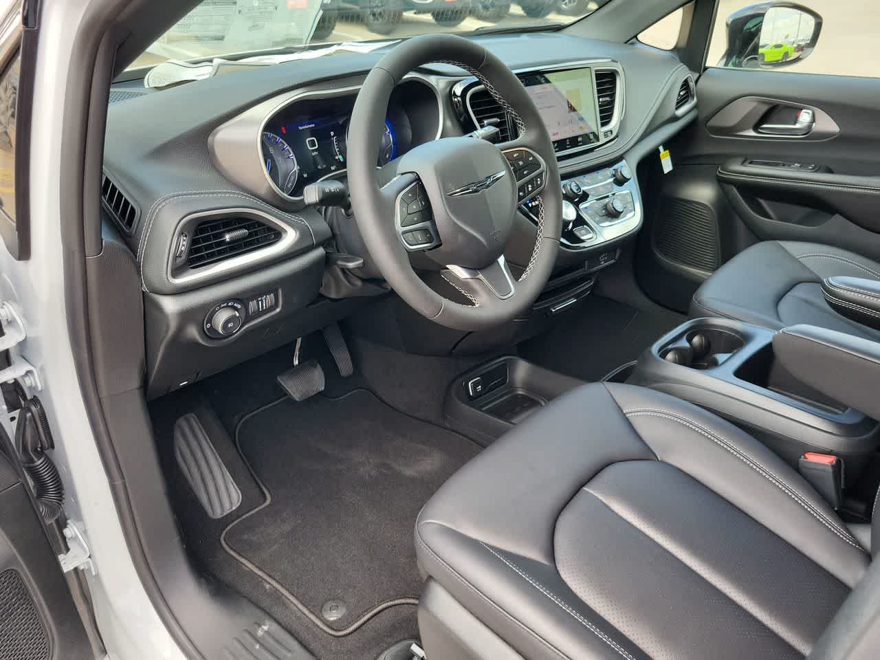 Thumbnail: 2026 Chrysler Pacifica - 10