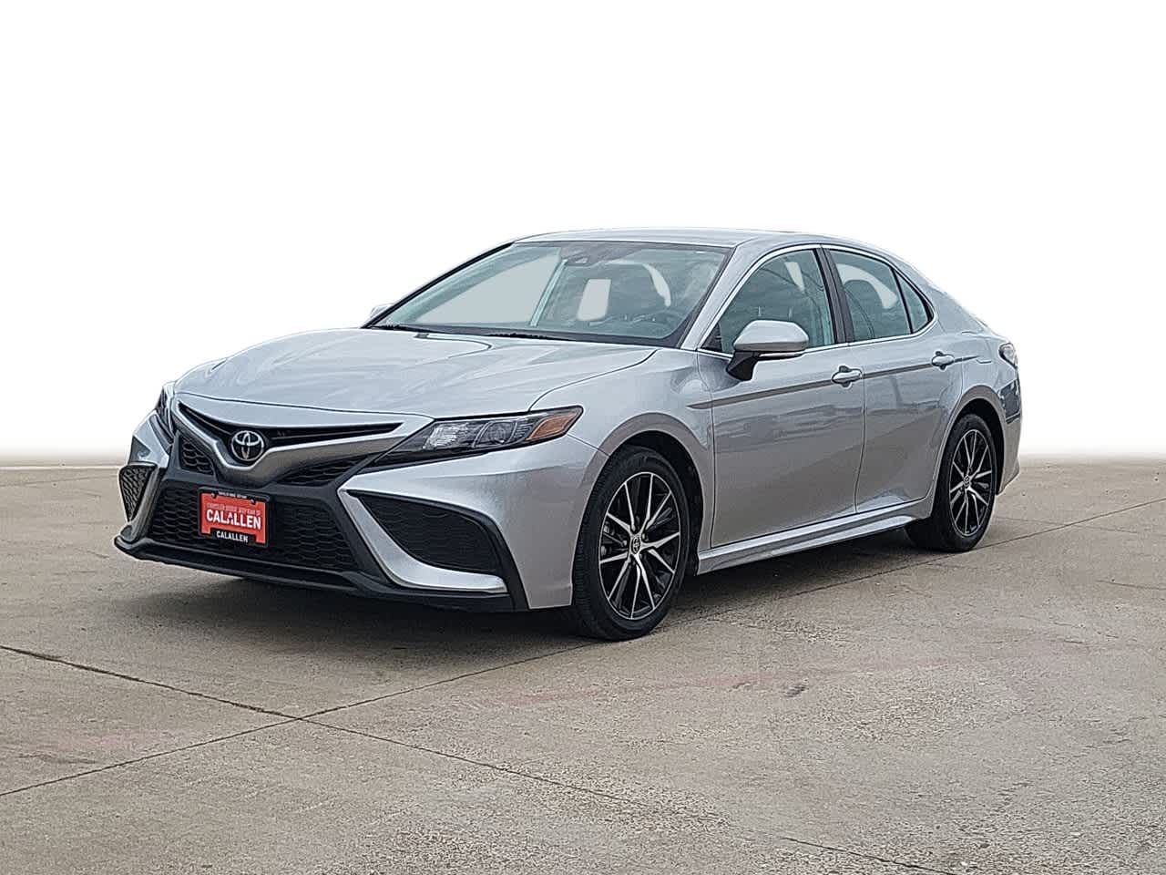 2023 Toyota Camry SE's photo