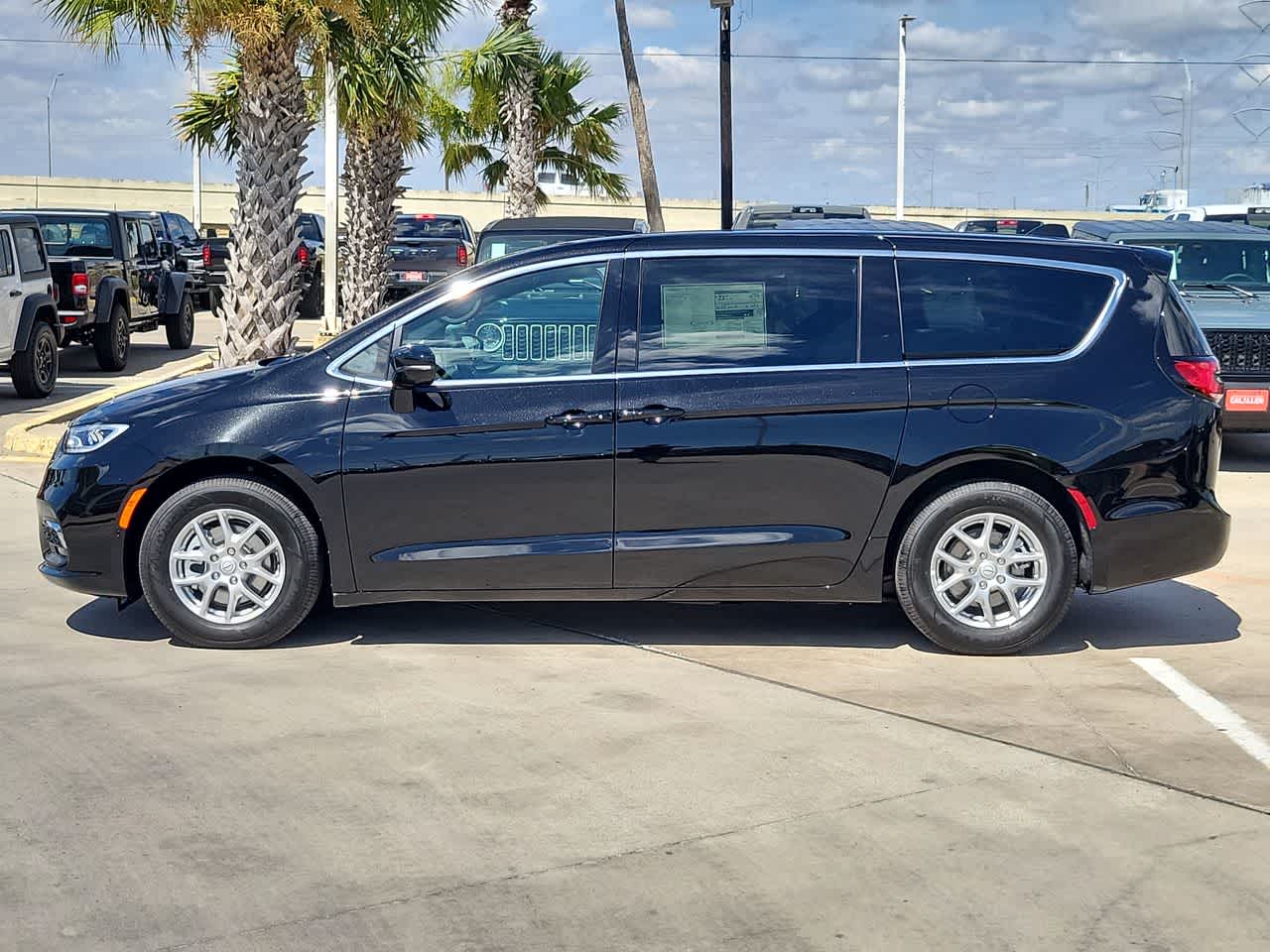 Thumbnail: 2026 Chrysler Pacifica - 11