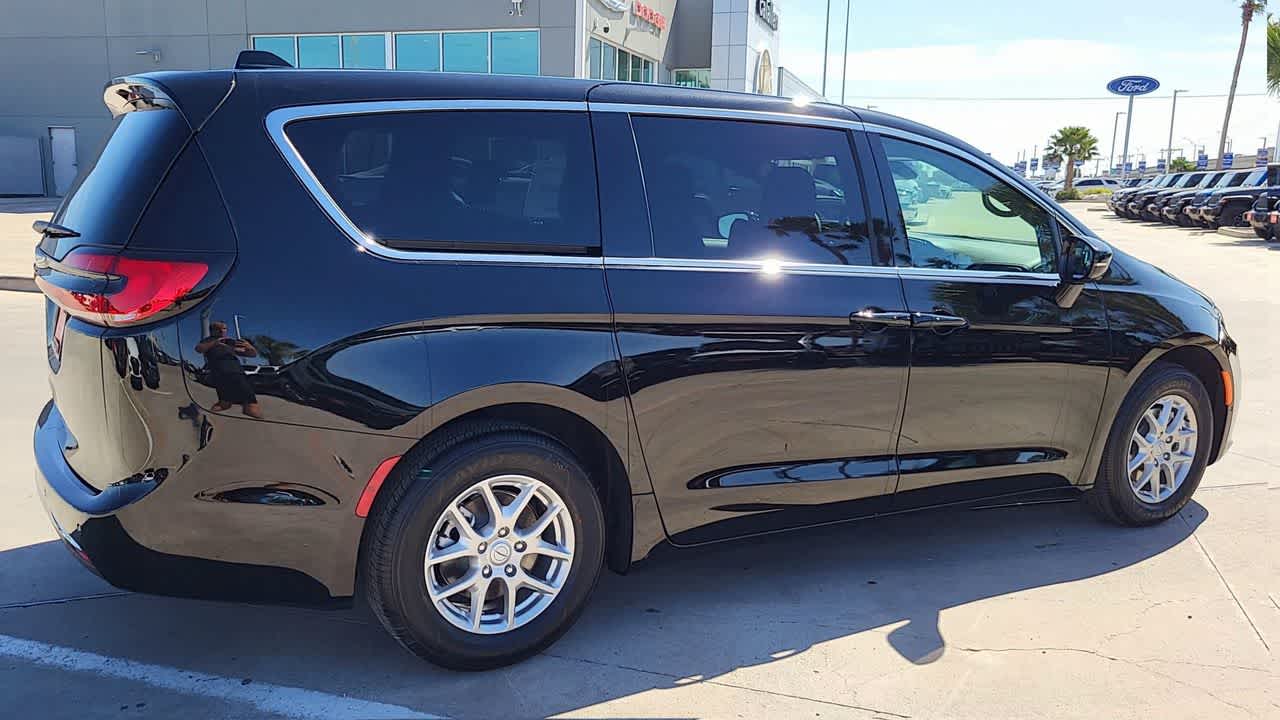 Thumbnail: 2026 Chrysler Pacifica - 8