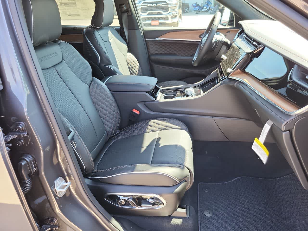 Thumbnail: 2026 Jeep Grand Cherokee - 22