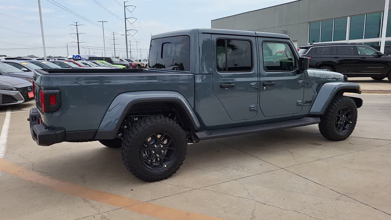 Thumbnail: 2026 Jeep Gladiator - 8