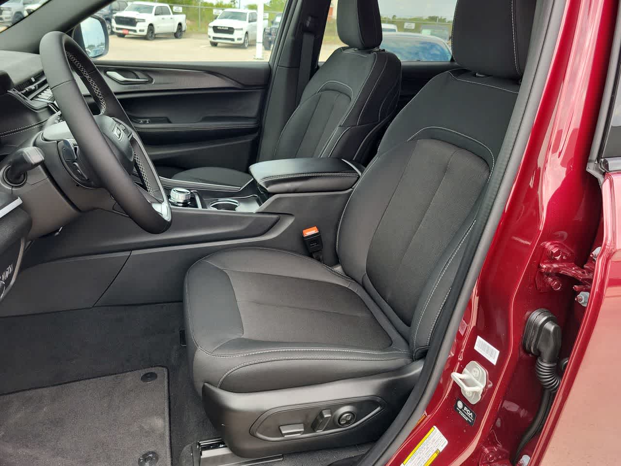 Thumbnail: 2025 Jeep Grand Cherokee - 19