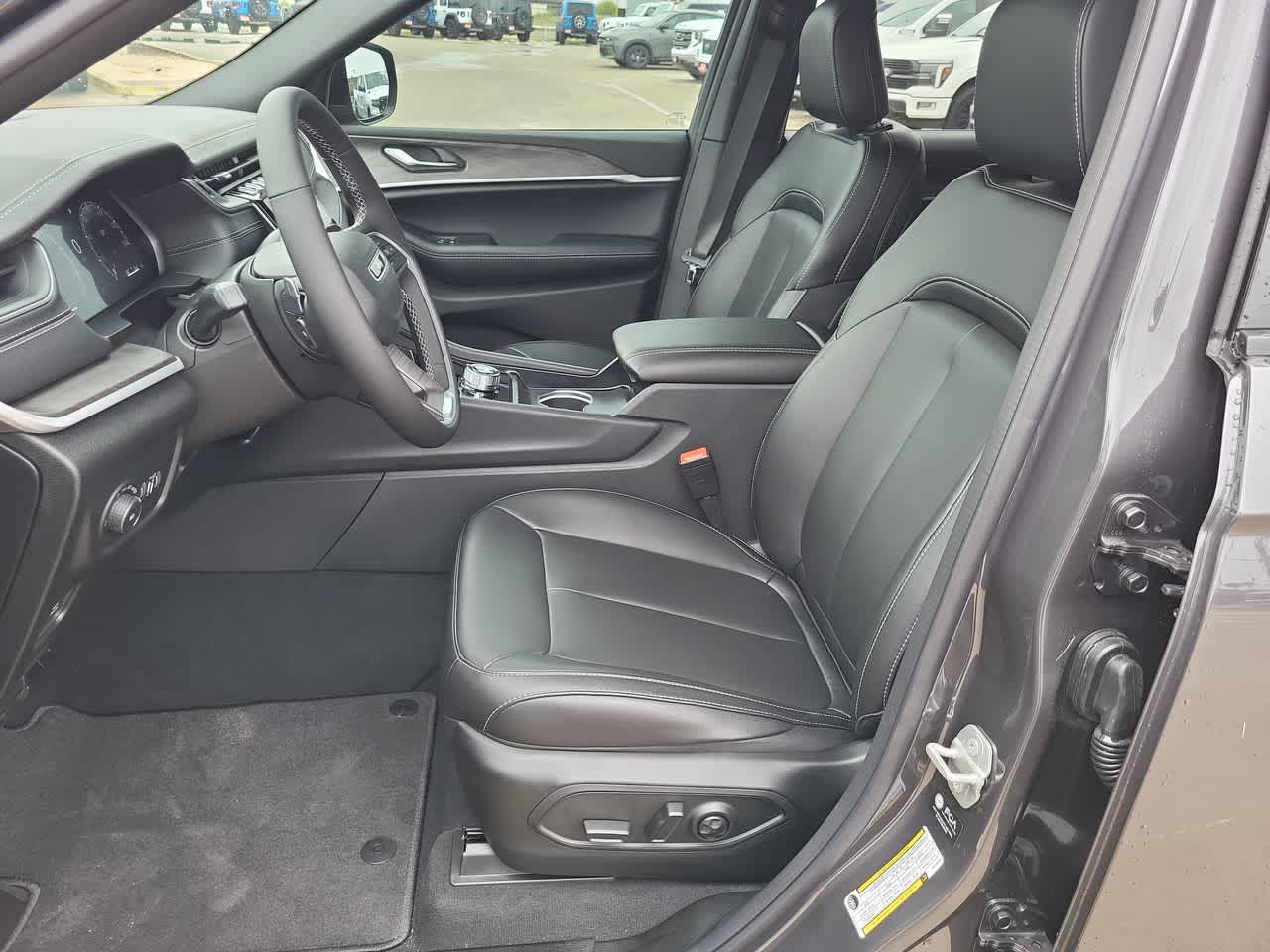 Thumbnail: 2025 Jeep Grand Cherokee - 19