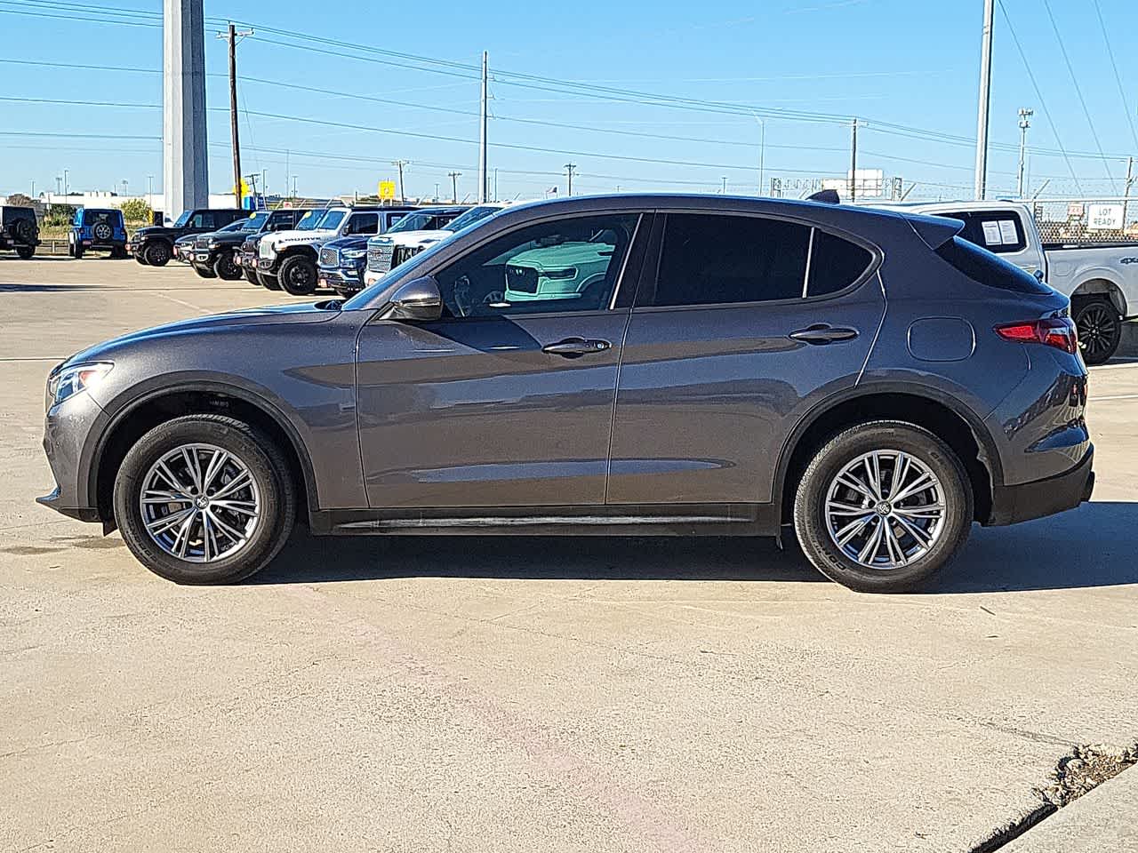 Thumbnail: 2023 Alfa Romeo Stelvio - 11