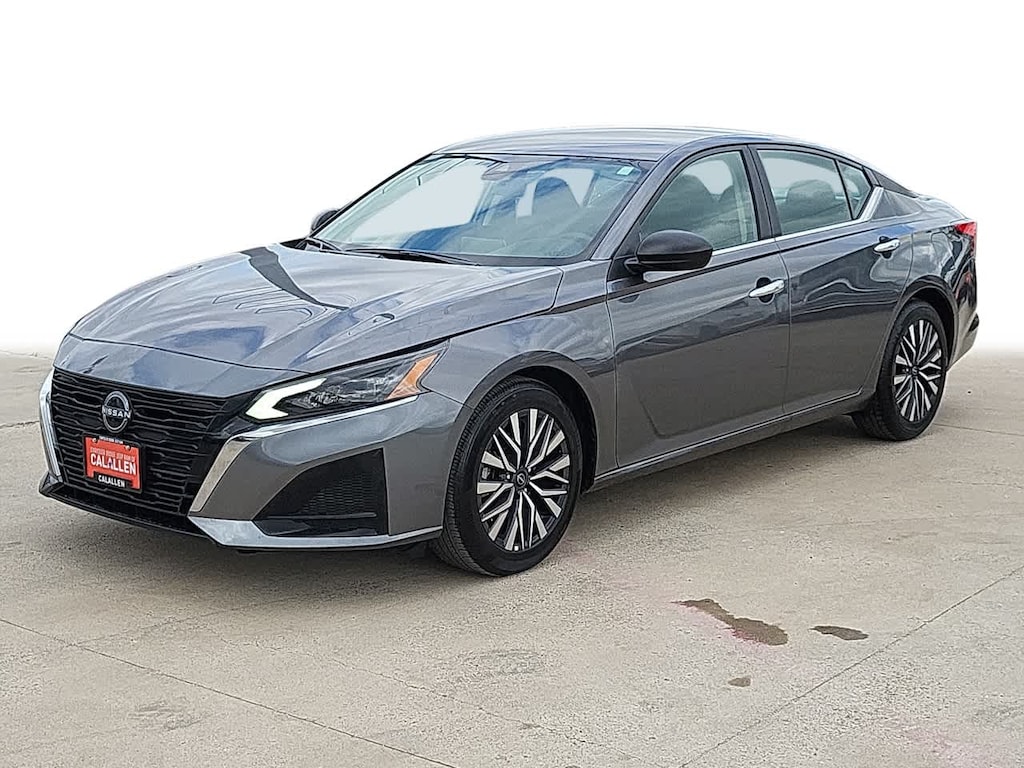 Used 2025 Nissan Altima SV Sedan