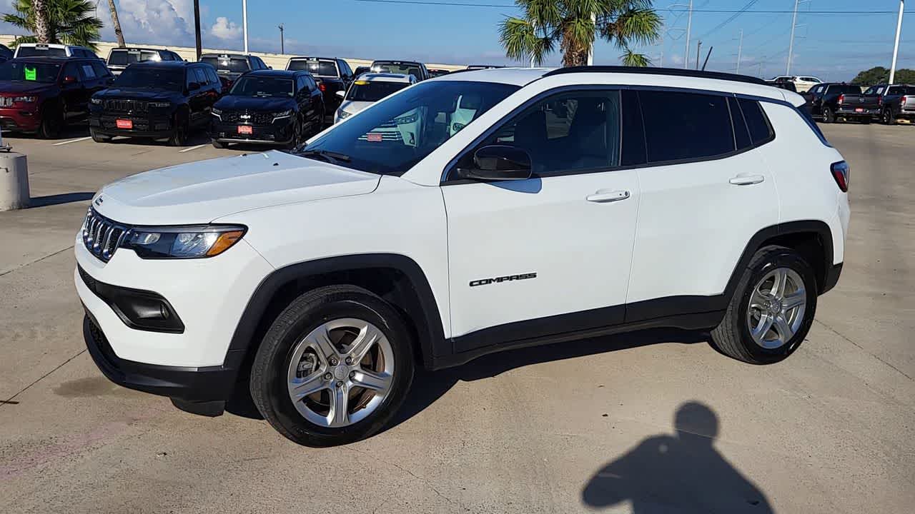 2024 Jeep Compass Latitude photo 3