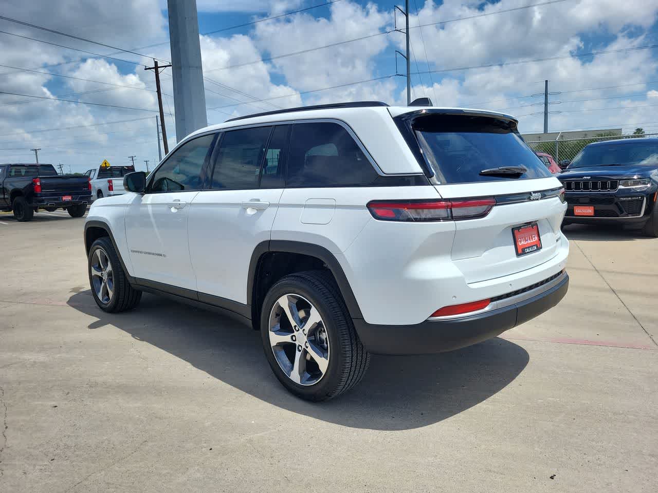 Thumbnail: 2026 Jeep Grand Cherokee - 12
