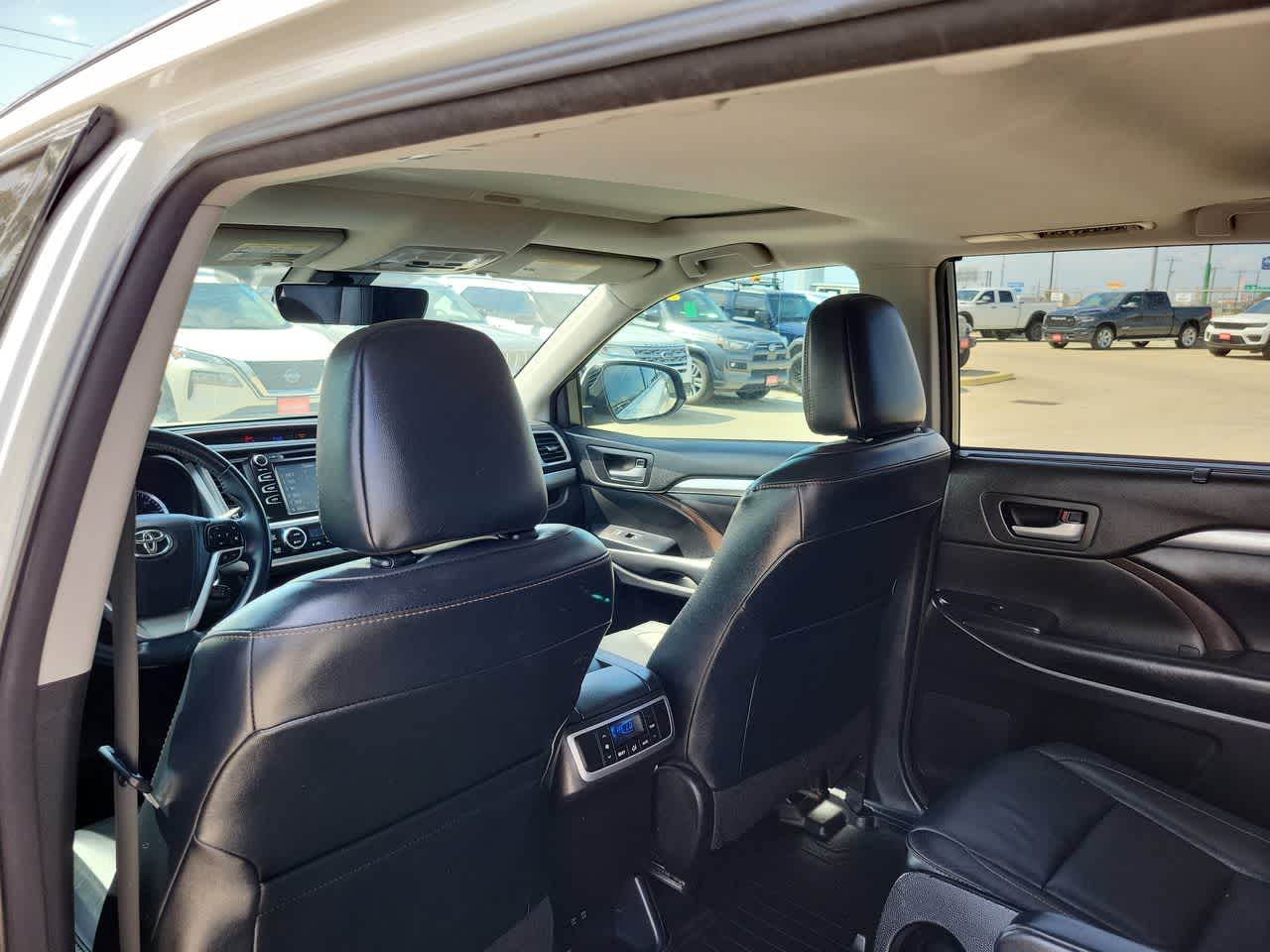 Thumbnail: 2018 Toyota Highlander - 20