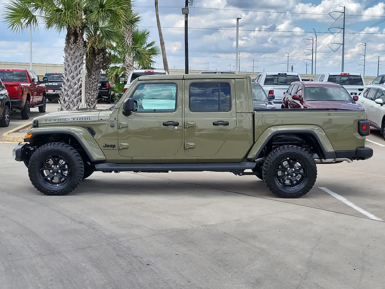 Thumbnail: 2025 Jeep Gladiator - 11