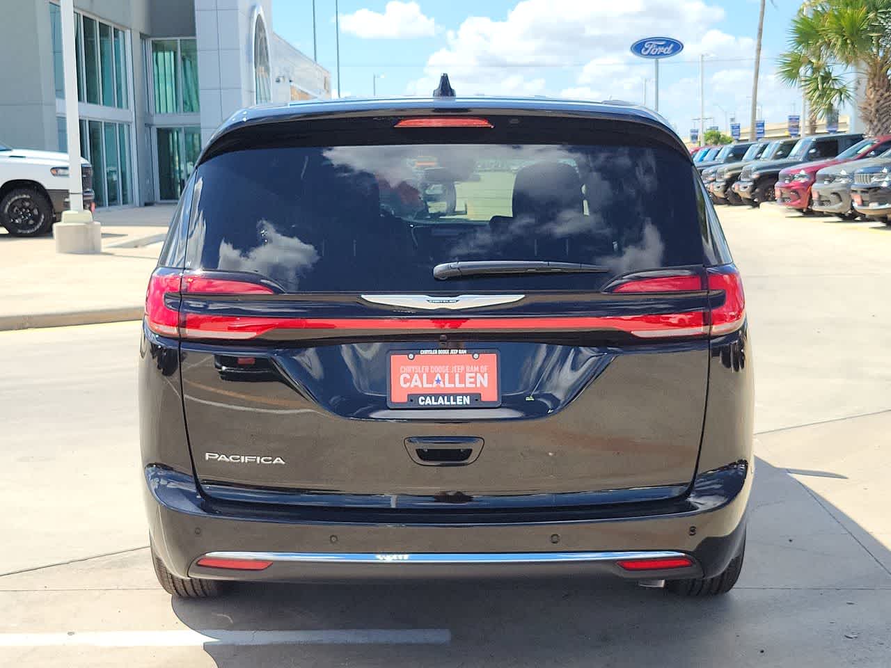 Thumbnail: 2026 Chrysler Pacifica - 13