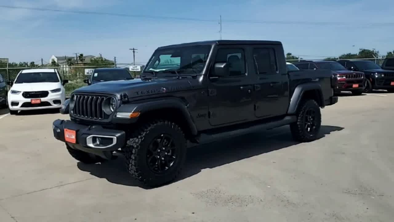 Thumbnail: 2026 Jeep Gladiator - 4