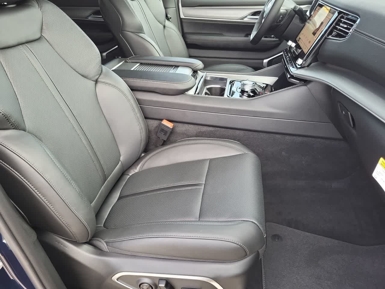 Thumbnail: 2026 Jeep Grand Wagoneer - 22