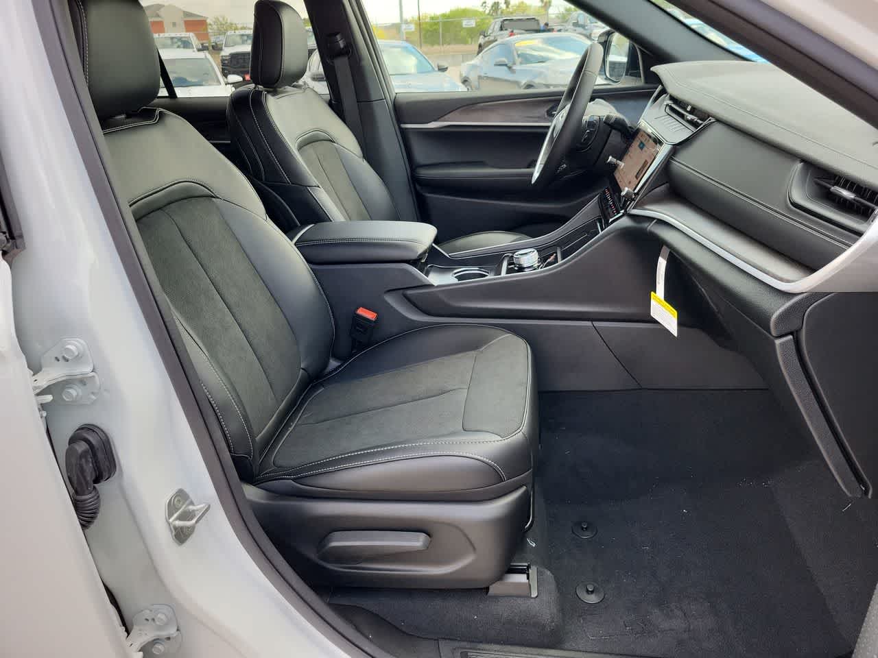 Thumbnail: 2026 Jeep Grand Cherokee - 22