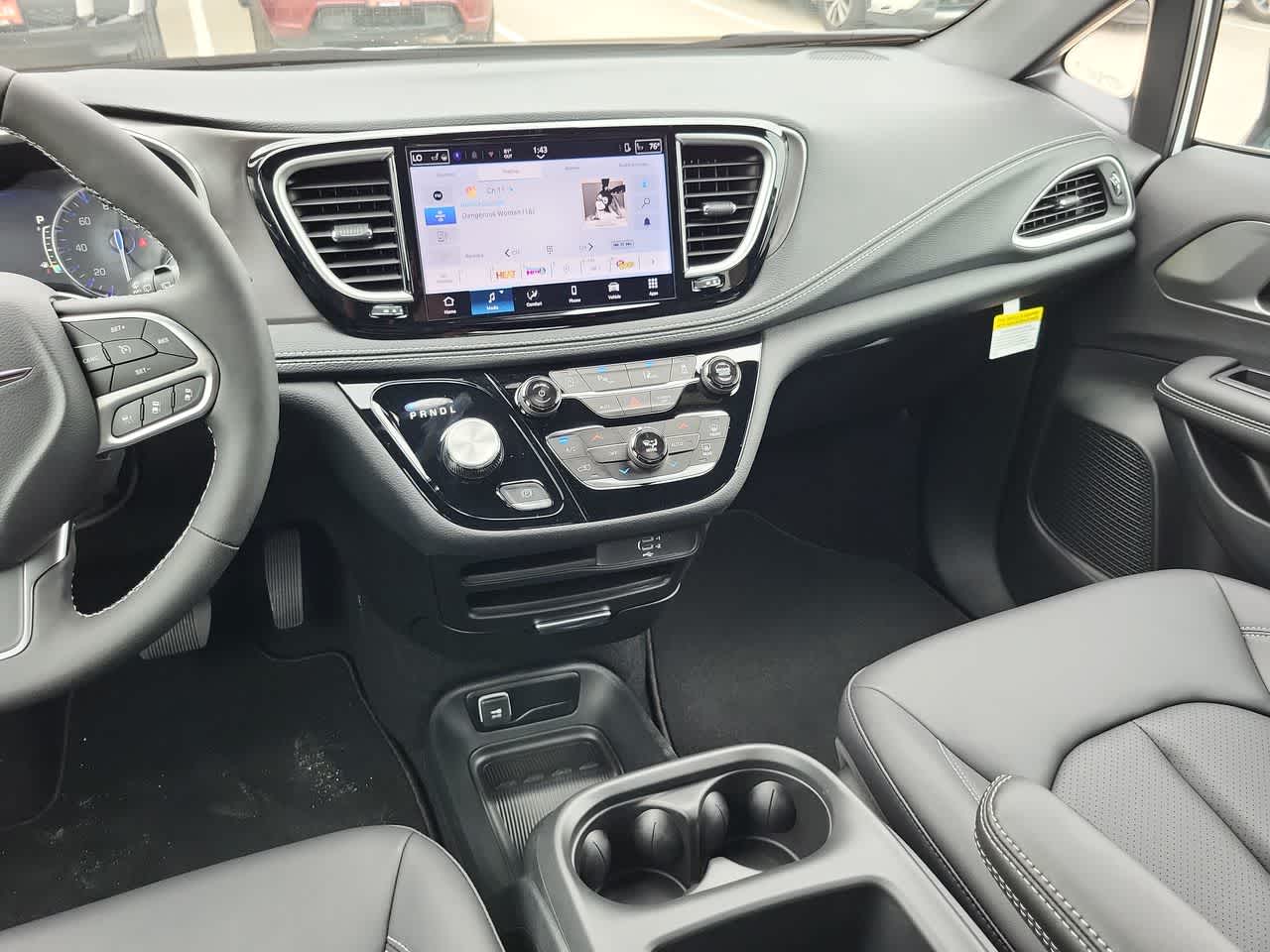 Thumbnail: 2026 Chrysler Pacifica - 24