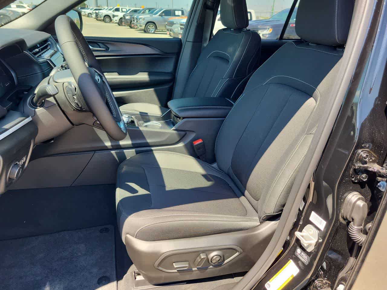 Thumbnail: 2025 Jeep Grand Cherokee - 19