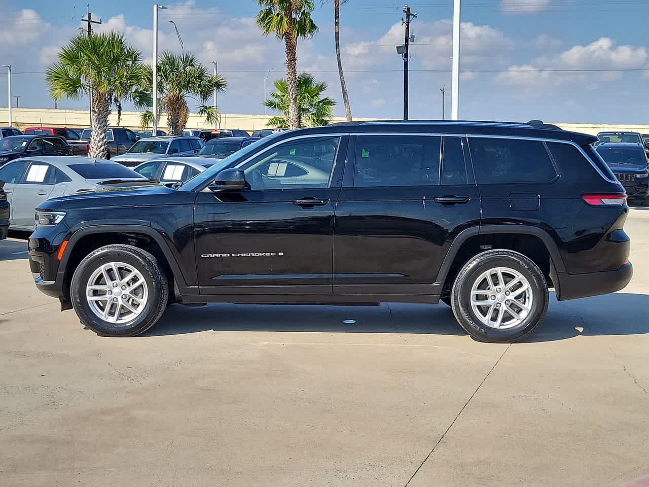Thumbnail: 2023 Jeep Grand Cherokee - 11