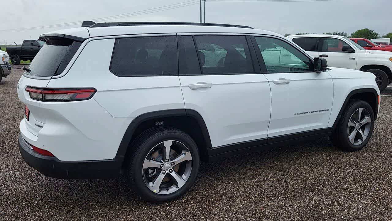 Thumbnail: 2026 Jeep Grand Cherokee - 8