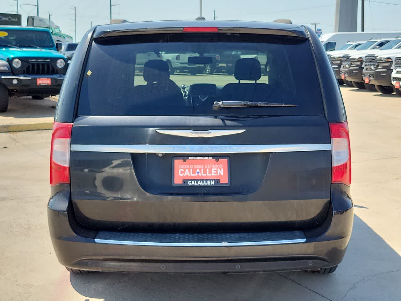 Thumbnail: 2014 Chrysler Town & Country - 13