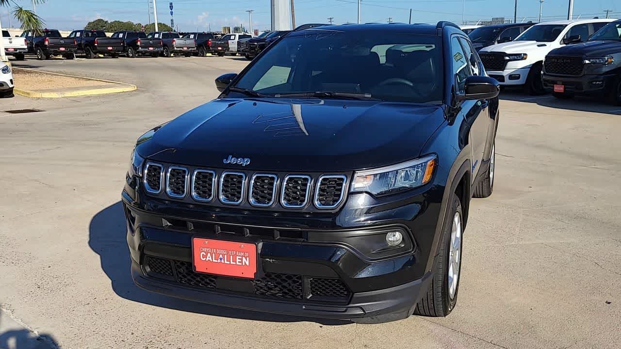 2024 Jeep Compass Latitude photo 3