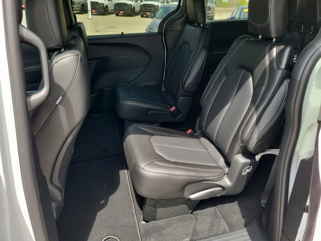 Thumbnail: 2026 Chrysler Pacifica - 21