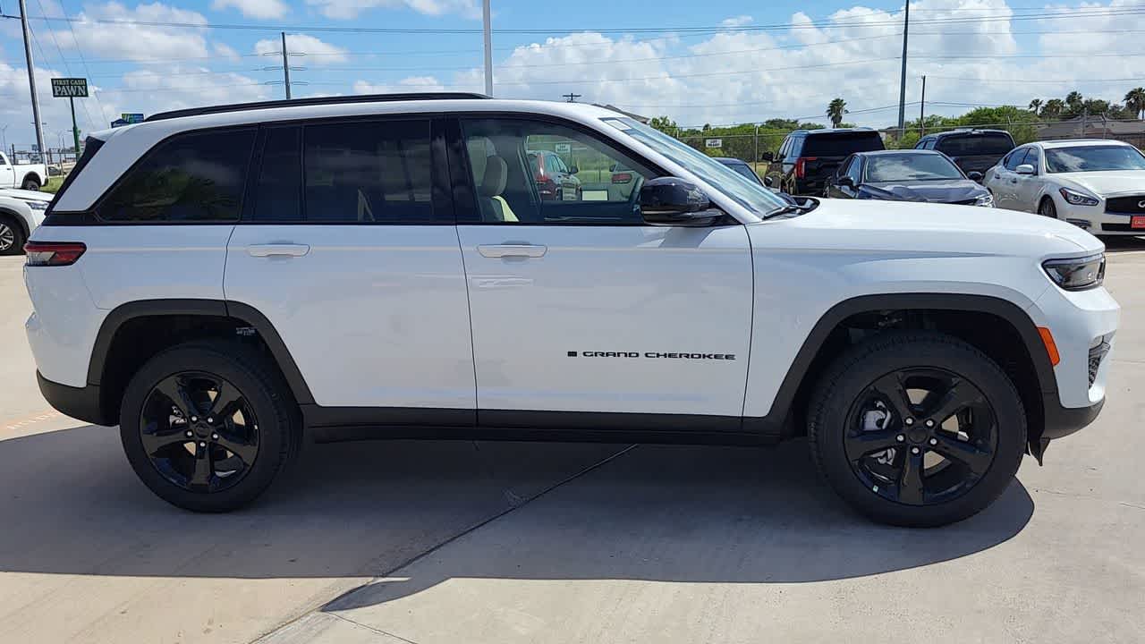 Thumbnail: 2025 Jeep Grand Cherokee - 9