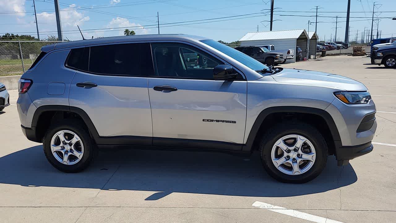 Thumbnail: 2022 Jeep Compass - 9