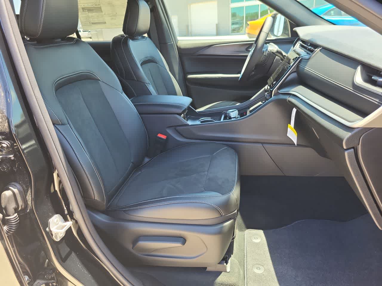 Thumbnail: 2025 Jeep Grand Cherokee - 22