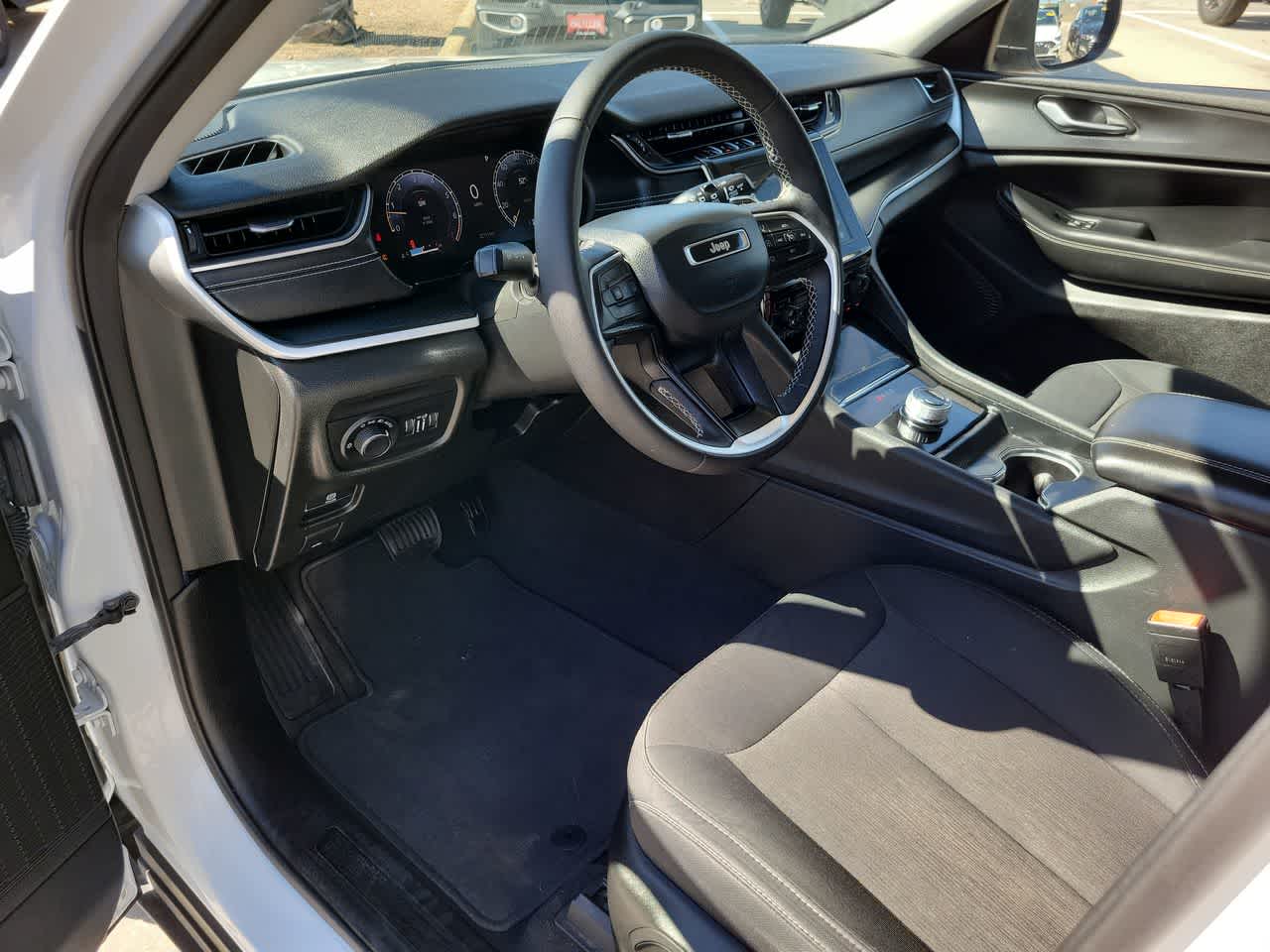 Thumbnail: 2023 Jeep Grand Cherokee - 10