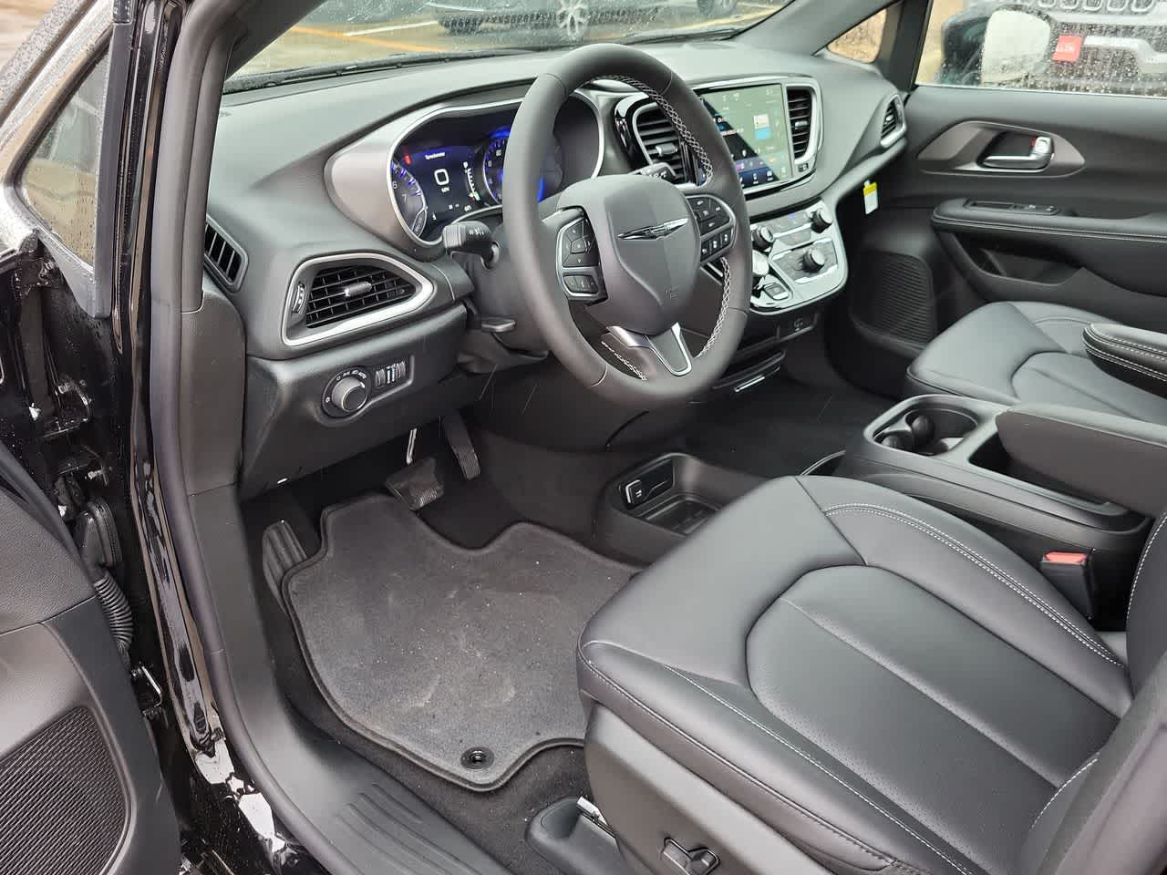 Thumbnail: 2026 Chrysler Voyager - 10