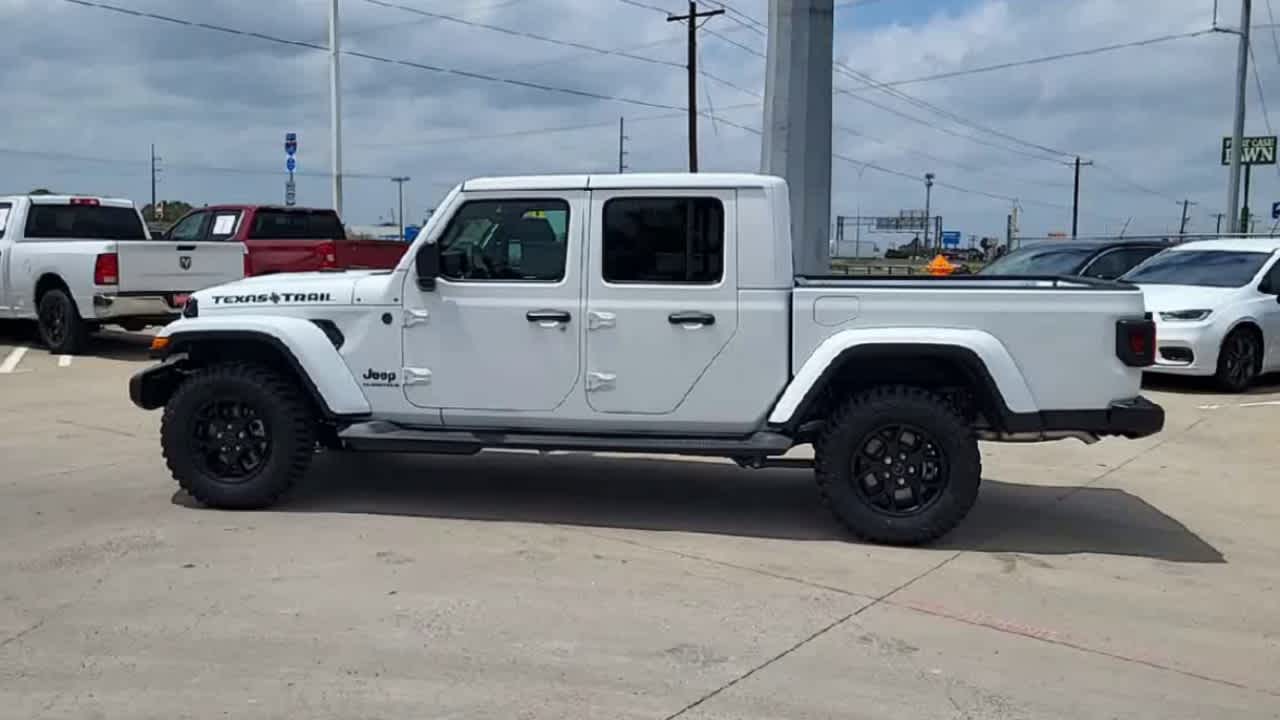 Thumbnail: 2026 Jeep Gladiator - 5