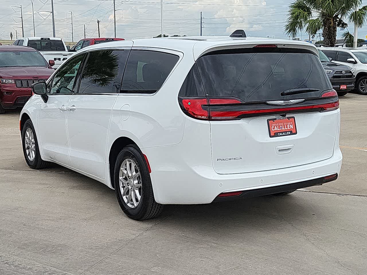 Thumbnail: 2026 Chrysler Pacifica - 12