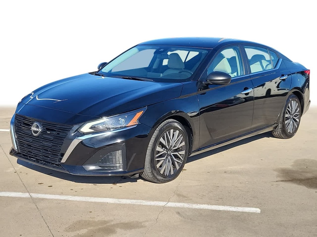 Used 2024 Nissan Altima 2.5 SV Sedan