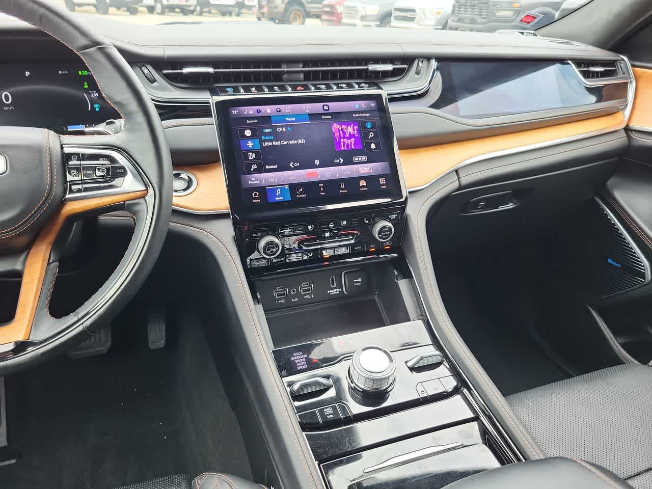 Thumbnail: 2022 Jeep Grand Cherokee - 24